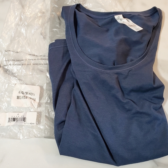 Amazon Essentials Core 10  Women's Classic Fit Short Sleeve Scoop Neck T-Shirt - Picture 14 of 14